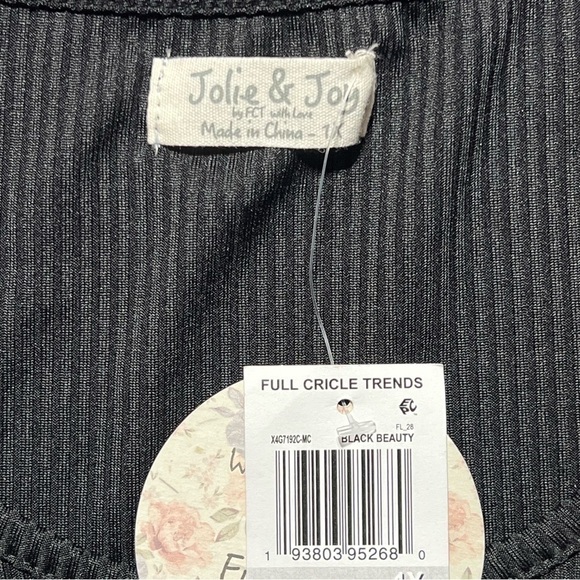 Jolie & Joy | Ribbed Black Short Sleeve Crop Top with front loop detail nwt - Picture 7 of 9